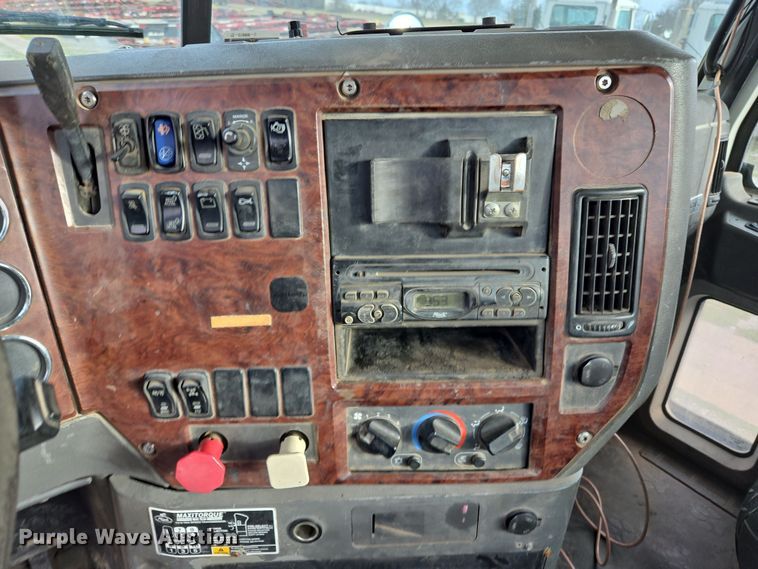 image for item ED2506 2008 Mack CHU613 semi truck