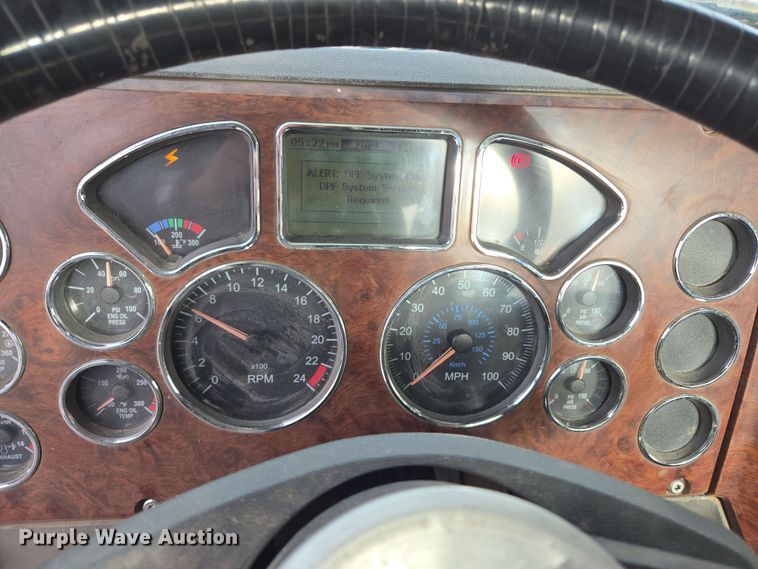 image for item ED2506 2008 Mack CHU613 semi truck