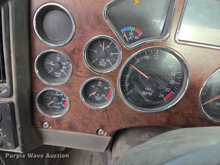 image for item ED2506 2008 Mack CHU613 semi truck