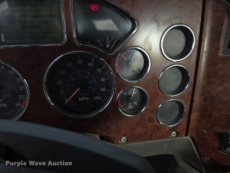 image for item ED2506 2008 Mack CHU613 semi truck