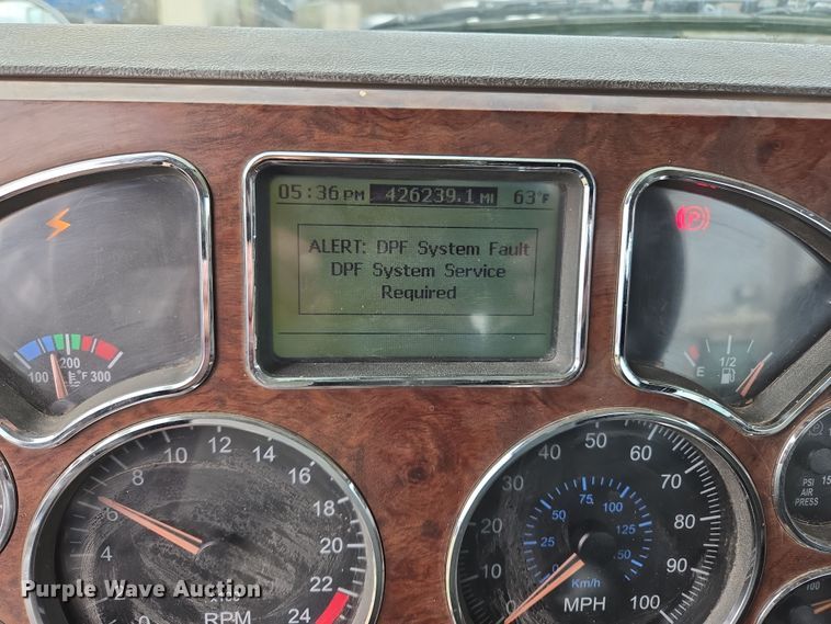 image for item ED2506 2008 Mack CHU613 semi truck