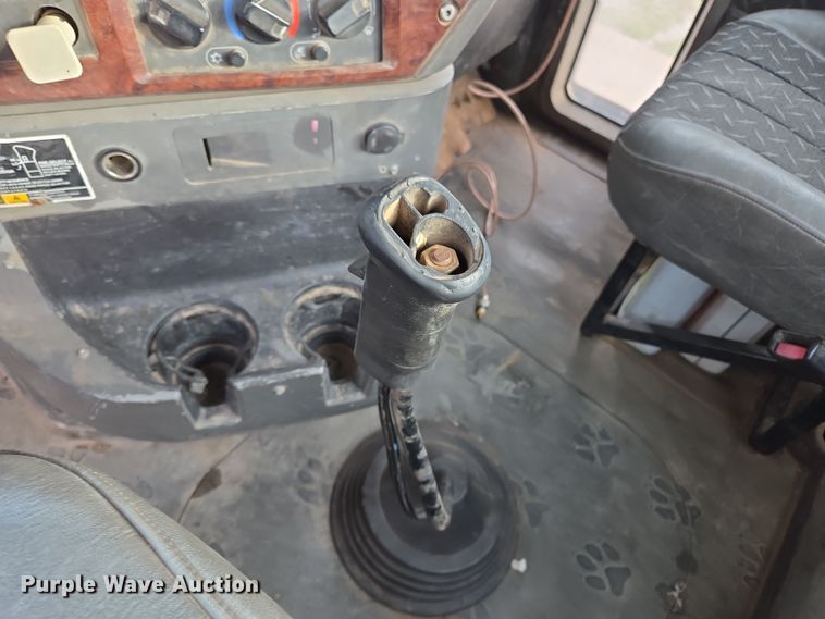 image for item ED2506 2008 Mack CHU613 semi truck