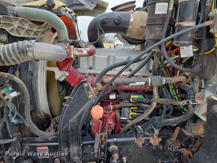 image for item ED2506 2008 Mack CHU613 semi truck