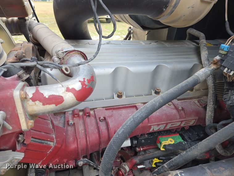 image for item ED2506 2008 Mack CHU613 semi truck