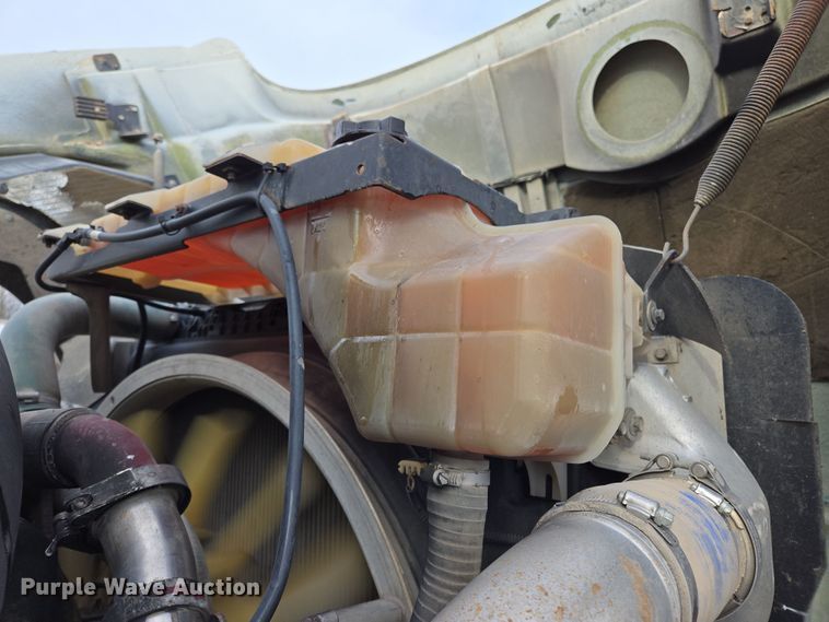 image for item ED2506 2008 Mack CHU613 semi truck