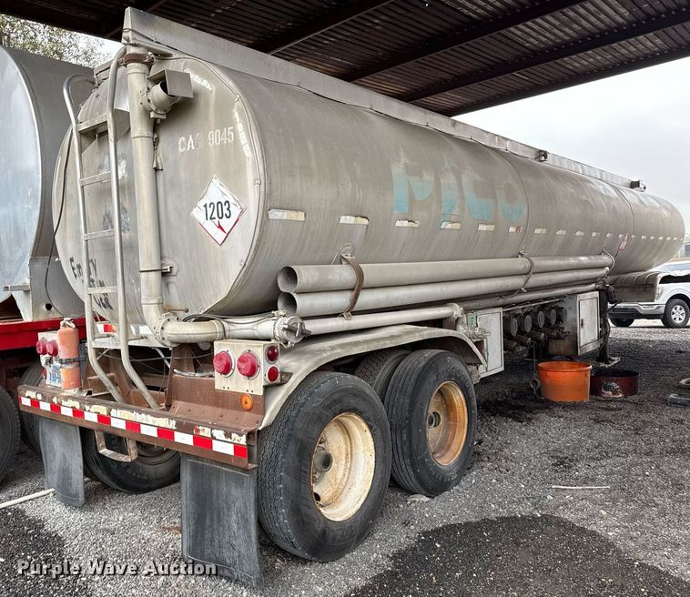 image for item ED5499 1974 Trailmobile F14S4CC1 tank trailer