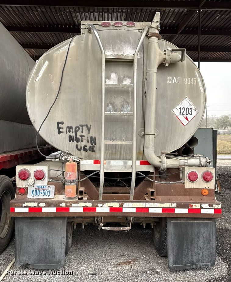 image for item ED5499 1974 Trailmobile F14S4CC1 tank trailer