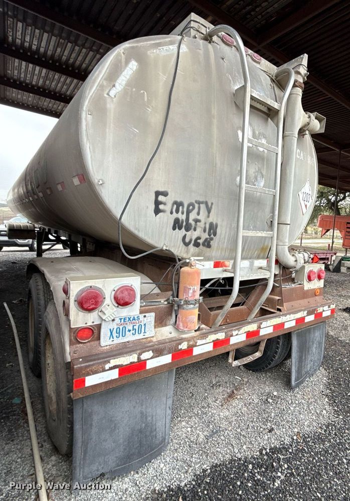 image for item ED5499 1974 Trailmobile F14S4CC1 tank trailer