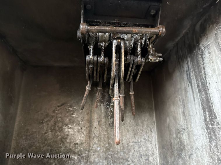 image for item ED5499 1974 Trailmobile F14S4CC1 tank trailer