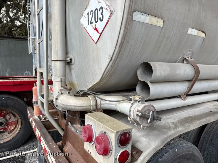 image for item ED5499 1974 Trailmobile F14S4CC1 tank trailer