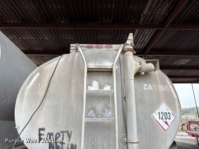 image for item ED5499 1974 Trailmobile F14S4CC1 tank trailer