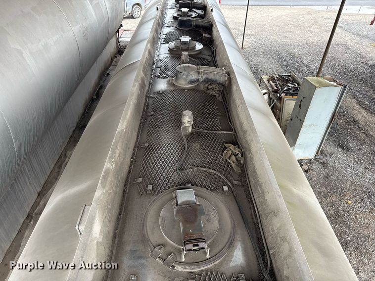 image for item ED5499 1974 Trailmobile F14S4CC1 tank trailer