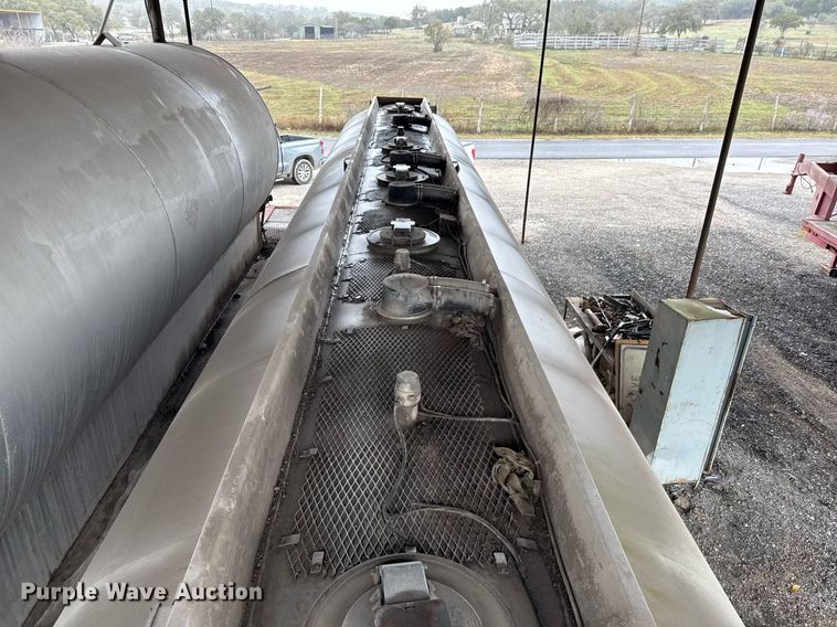 image for item ED5499 1974 Trailmobile F14S4CC1 tank trailer