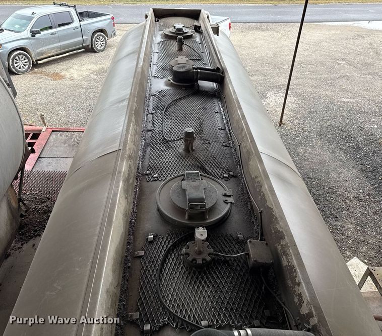 image for item ED5499 1974 Trailmobile F14S4CC1 tank trailer