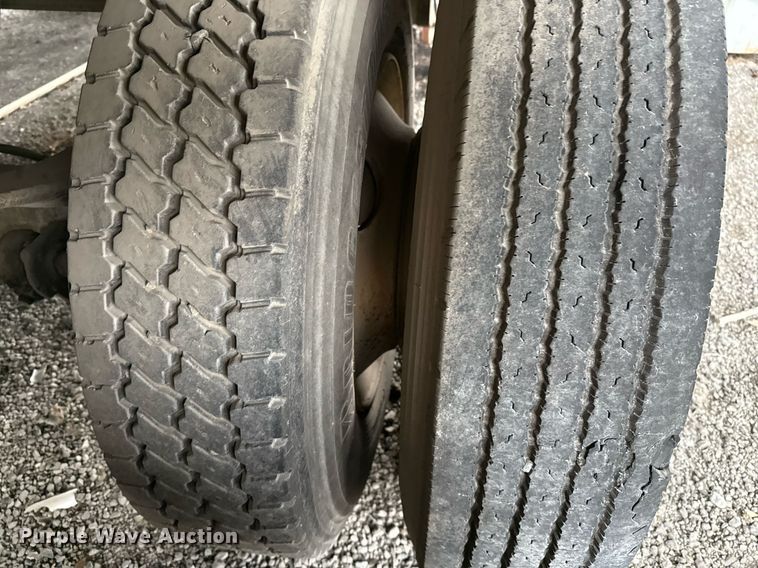 image for item ED5499 1974 Trailmobile F14S4CC1 tank trailer