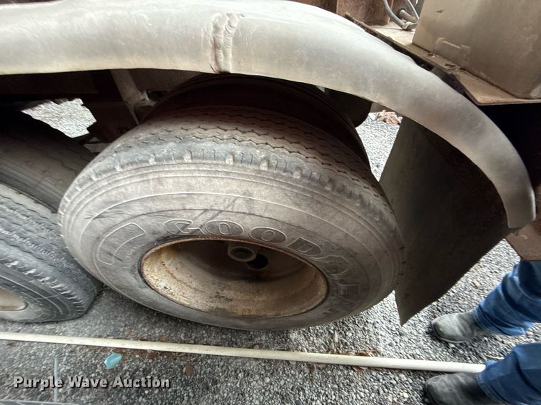 image for item ED5499 1974 Trailmobile F14S4CC1 tank trailer