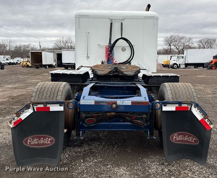 image for item EG2532 2014 Peterbilt 386 semi truck