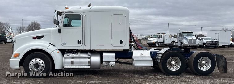 image for item EG2532 2014 Peterbilt 386 semi truck