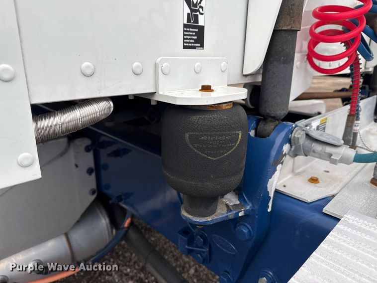 image for item EG2532 2014 Peterbilt 386 semi truck