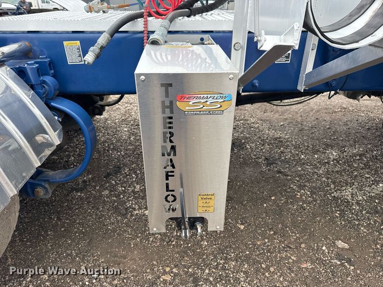 image for item EG2532 2014 Peterbilt 386 semi truck