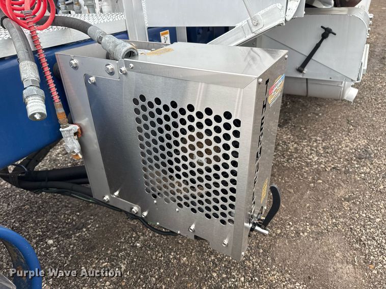 image for item EG2532 2014 Peterbilt 386 semi truck