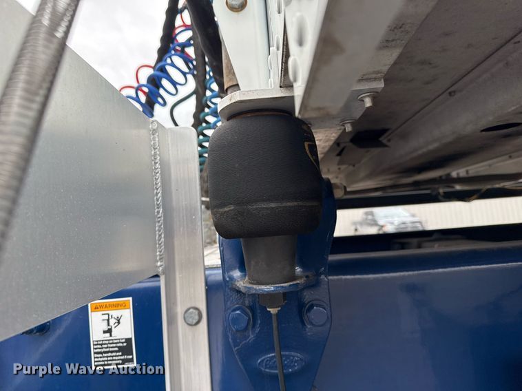 image for item EG2532 2014 Peterbilt 386 semi truck