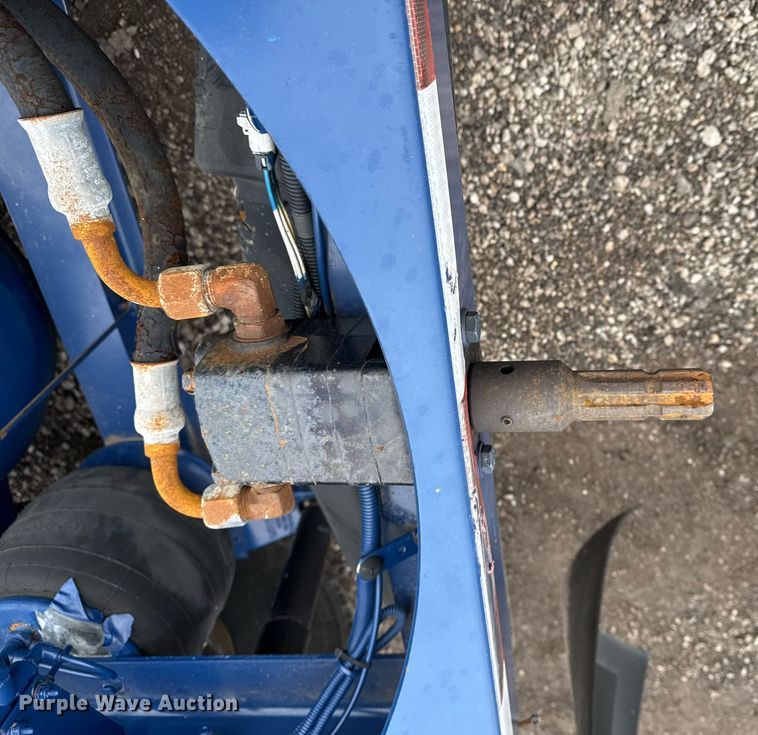 image for item EG2532 2014 Peterbilt 386 semi truck