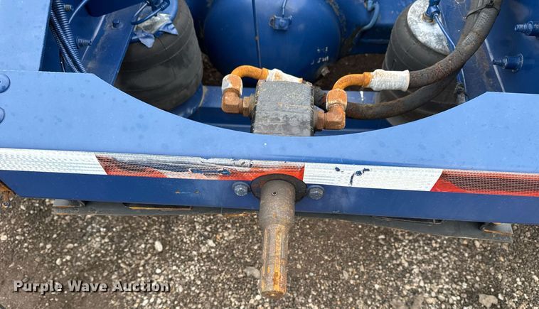 image for item EG2532 2014 Peterbilt 386 semi truck