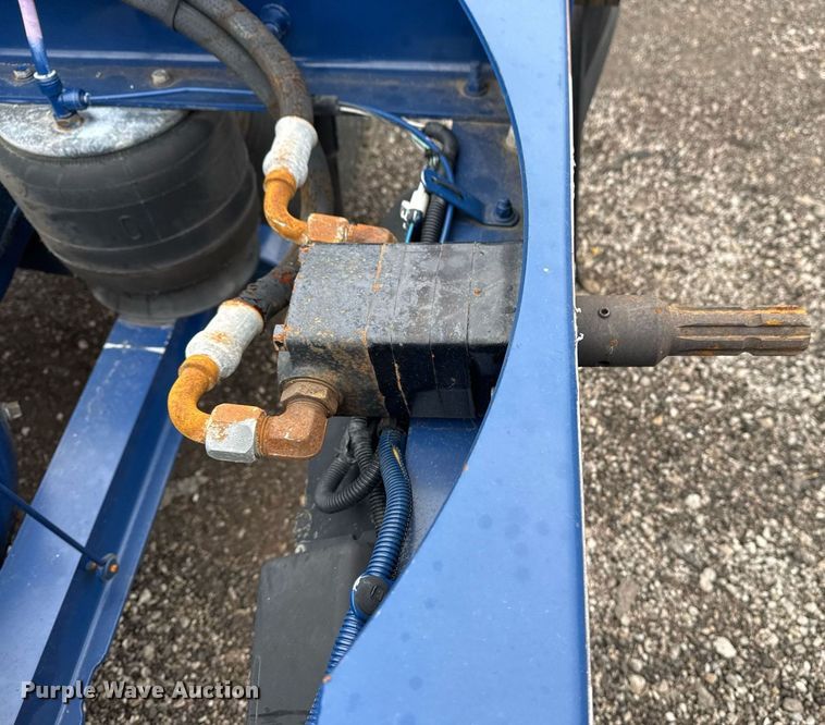 image for item EG2532 2014 Peterbilt 386 semi truck