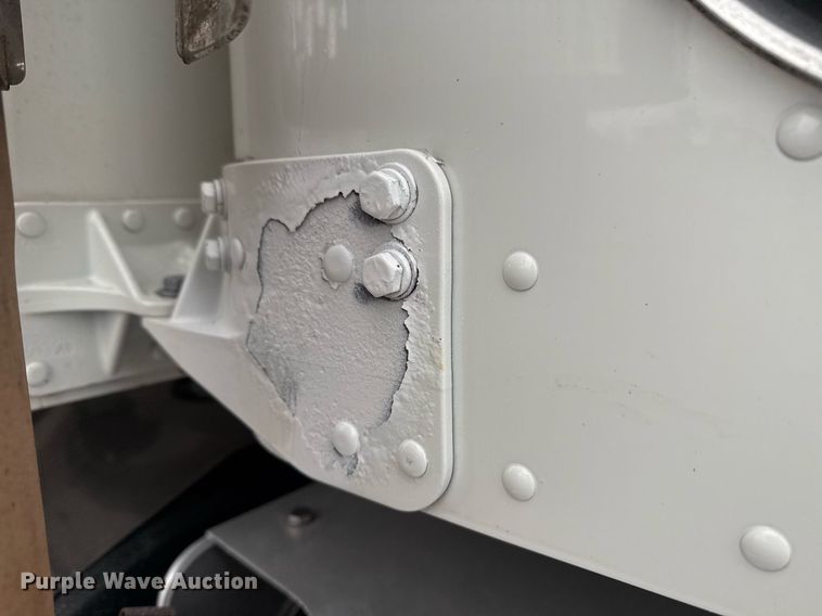 image for item EG2532 2014 Peterbilt 386 semi truck