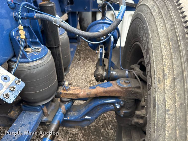 image for item EG2532 2014 Peterbilt 386 semi truck