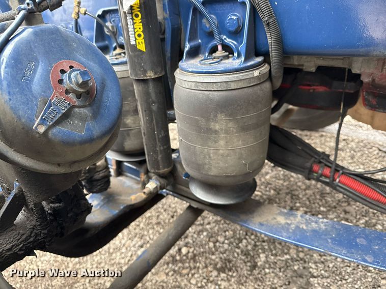 image for item EG2532 2014 Peterbilt 386 semi truck