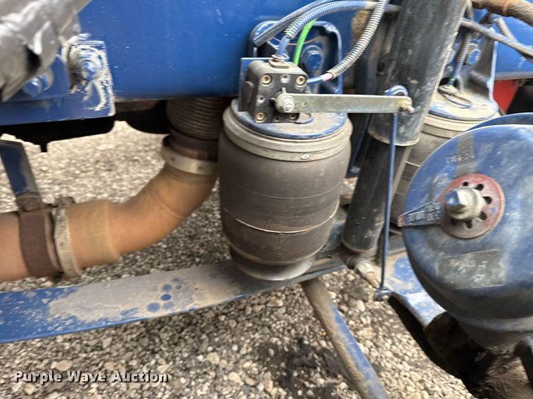 image for item EG2532 2014 Peterbilt 386 semi truck