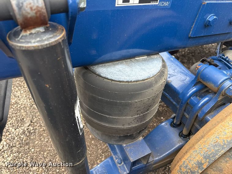 image for item EG2532 2014 Peterbilt 386 semi truck