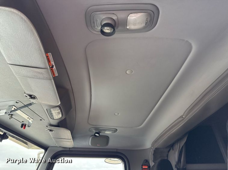 image for item EG2532 2014 Peterbilt 386 semi truck