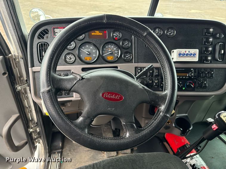 image for item EG2532 2014 Peterbilt 386 semi truck
