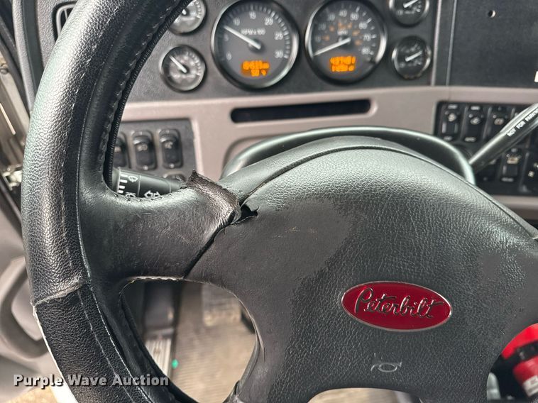 image for item EG2532 2014 Peterbilt 386 semi truck