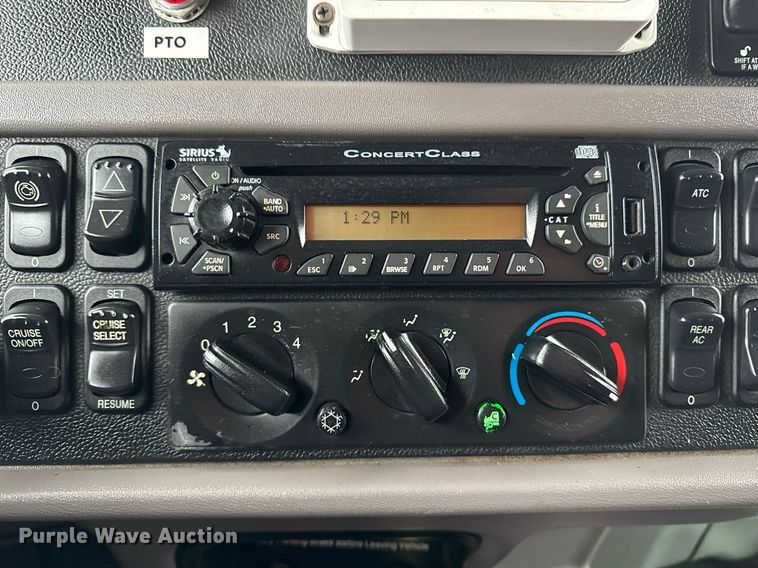 image for item EG2532 2014 Peterbilt 386 semi truck