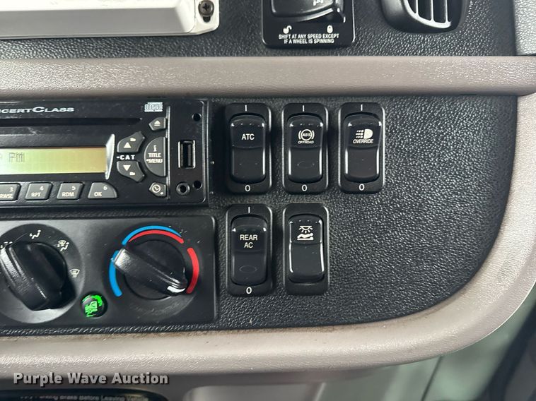 image for item EG2532 2014 Peterbilt 386 semi truck