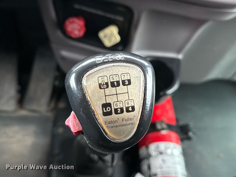 image for item EG2532 2014 Peterbilt 386 semi truck