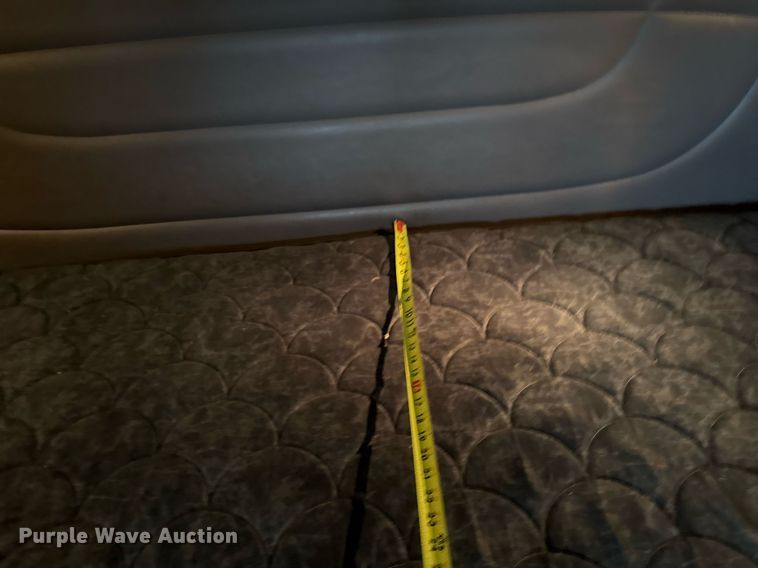 image for item EG2532 2014 Peterbilt 386 semi truck