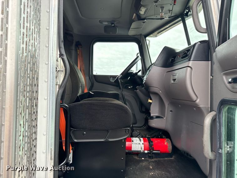 image for item EG2532 2014 Peterbilt 386 semi truck