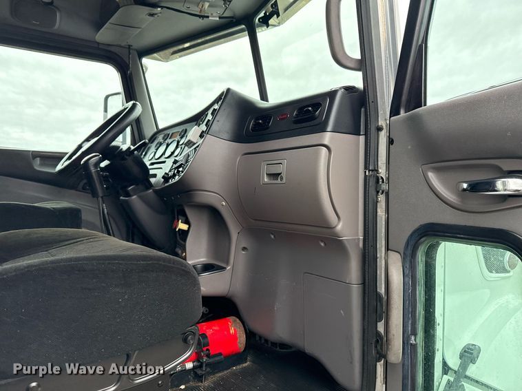 image for item EG2532 2014 Peterbilt 386 semi truck