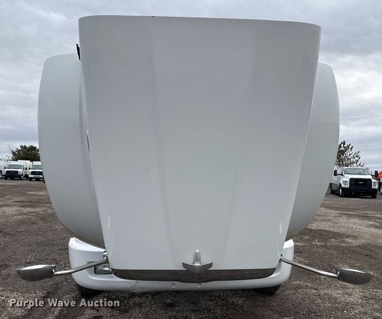 image for item EG2532 2014 Peterbilt 386 semi truck