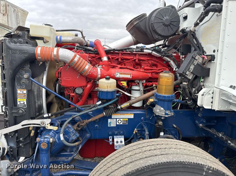 image for item EG2532 2014 Peterbilt 386 semi truck