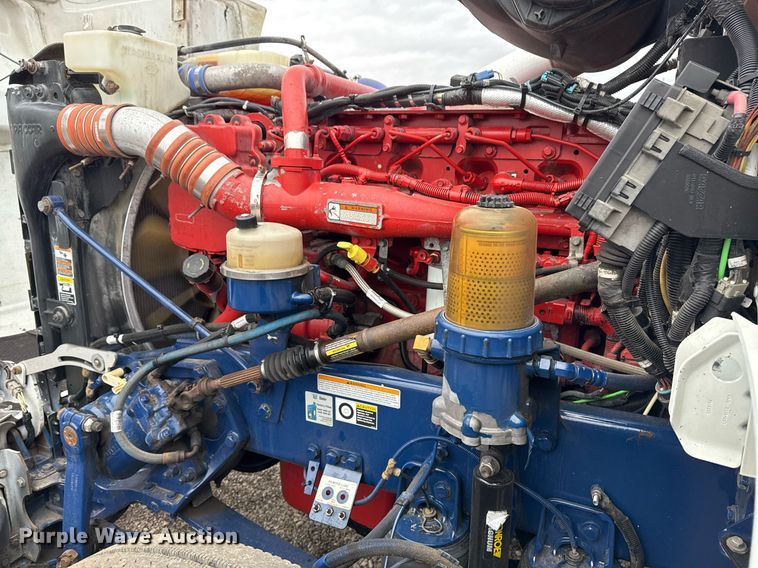 image for item EG2532 2014 Peterbilt 386 semi truck