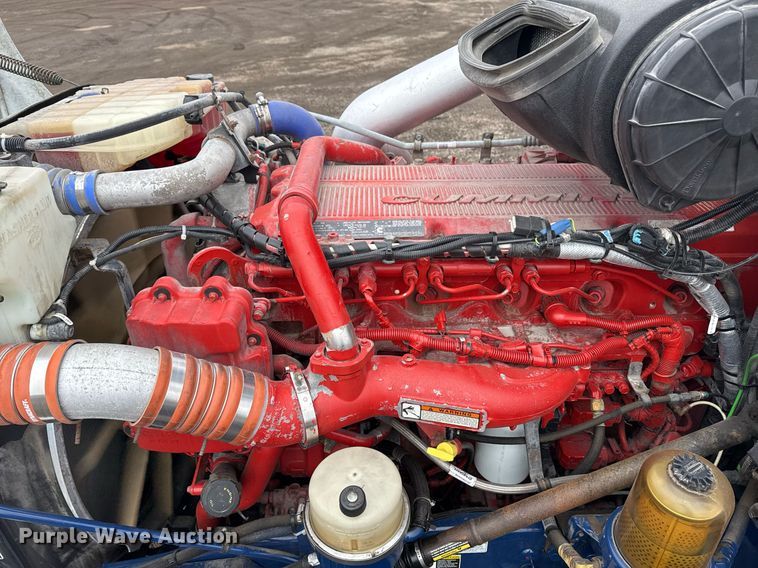 image for item EG2532 2014 Peterbilt 386 semi truck