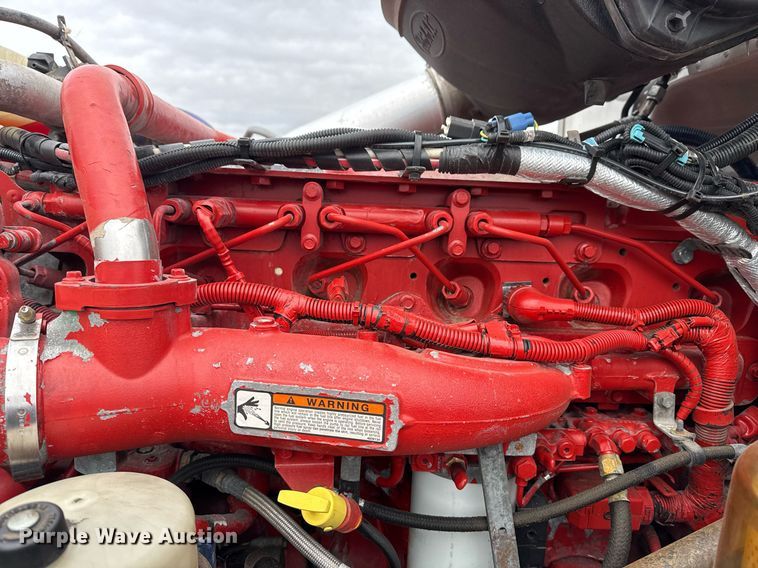 image for item EG2532 2014 Peterbilt 386 semi truck