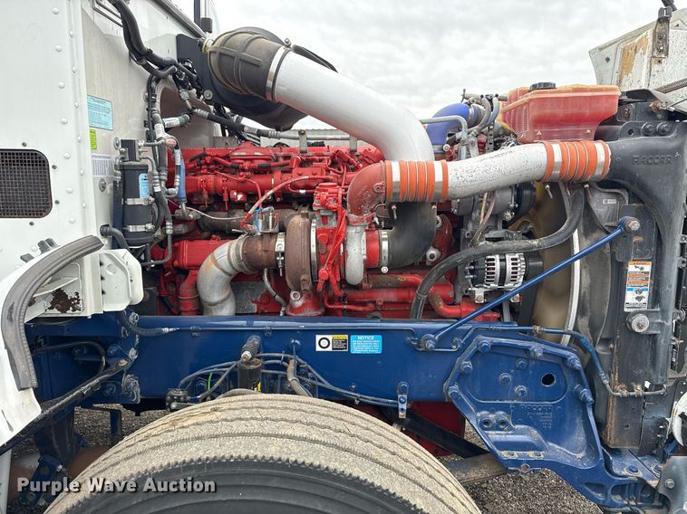 image for item EG2532 2014 Peterbilt 386 semi truck