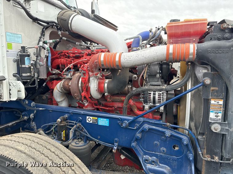 image for item EG2532 2014 Peterbilt 386 semi truck